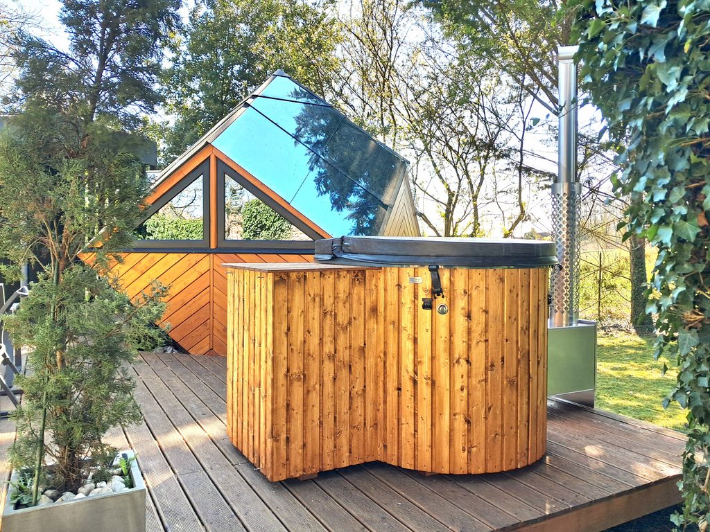 Bain nordique Caldarii DUO 800 sur terrasse privée d'un Zome, La Réserve de l'Aube