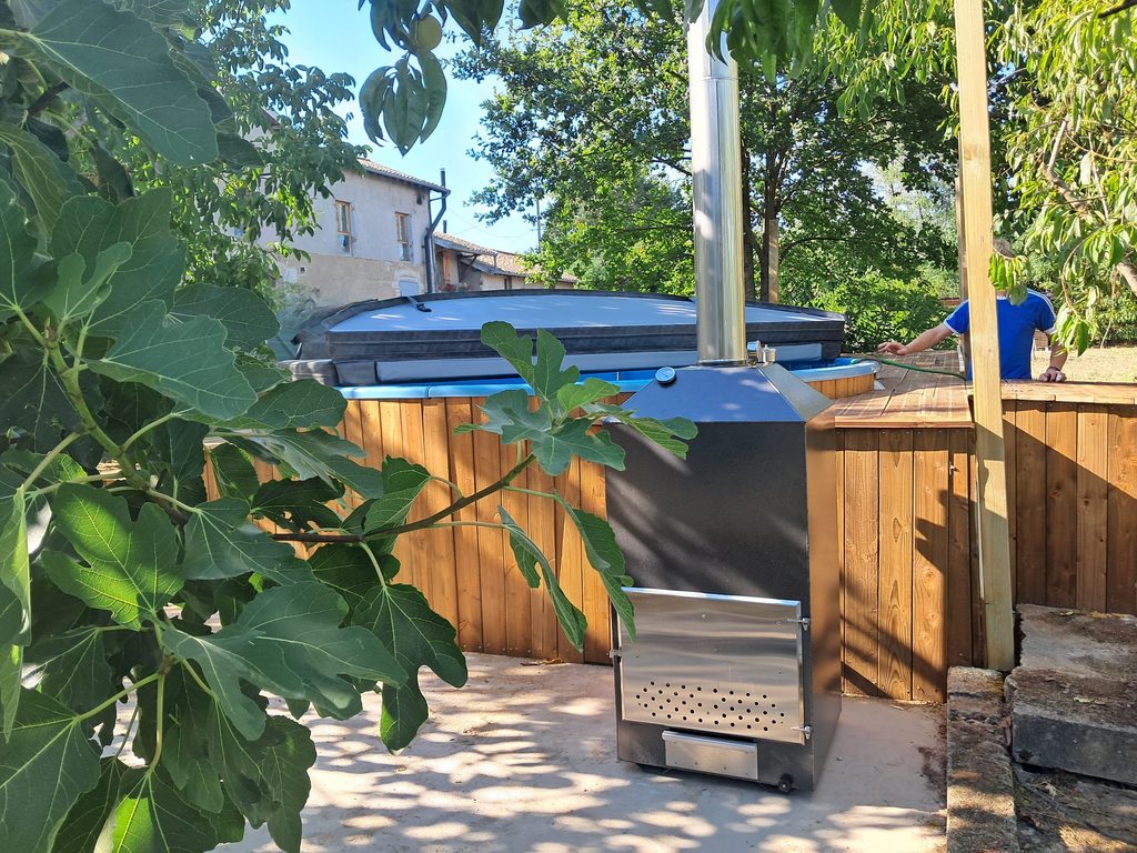 Micrpiscine caldarii Jazzii pool installée dans le rhône avec chaudière piscine caldarii 60kW